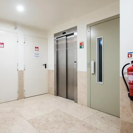 Vibrant Apartment Lisbon